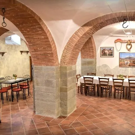 Fratta-santa Caterina Sleeps 18 Pool Wifi * 哥尔顿