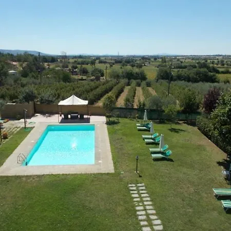 Fratta-santa Caterina Sleeps 18 Pool Wifi 哥尔顿